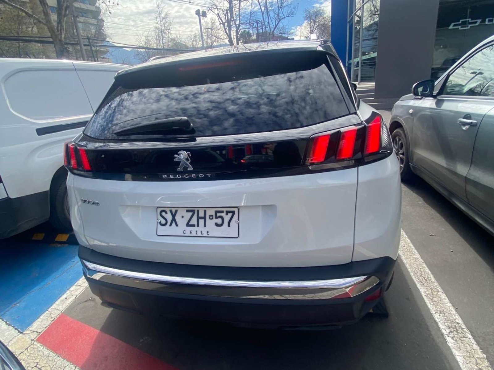 Peugeot 3008 1.5 Allure Pack Bluehdi 130 4x2 Eat8 5p 2023 - Foto 5 de 5