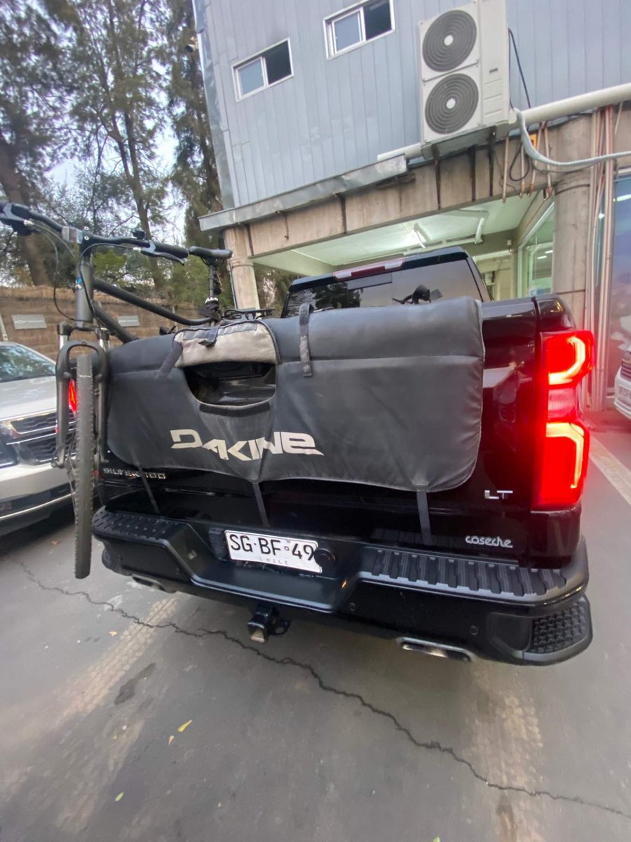 Chevrolet Silverado 5.3 Lt Trail Boss Z71 4x4 At 4p 2023 - Imagen 4 de 4