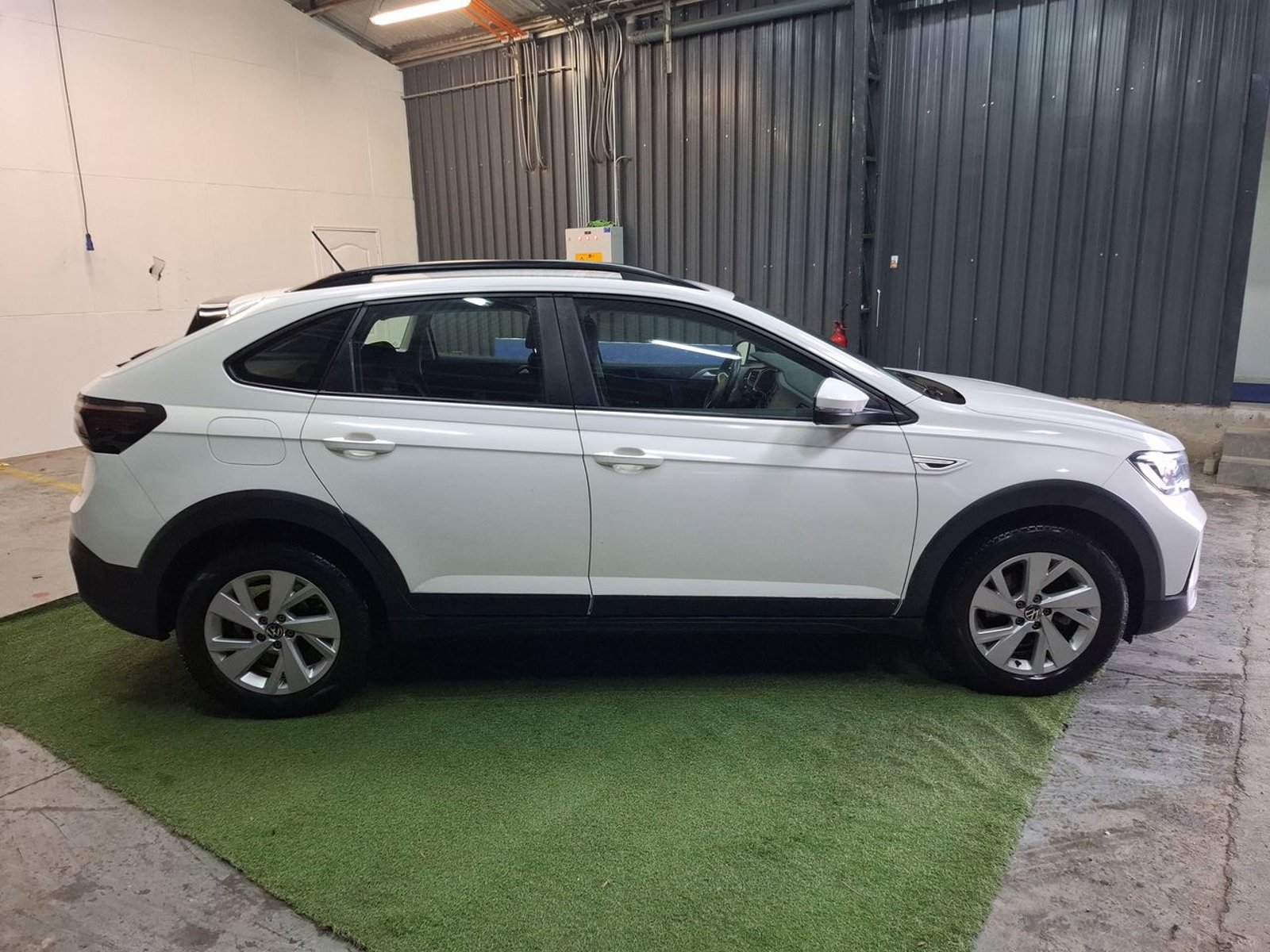 Volkswagen Nivus 1.0 Tsi Comfortline 4x2 At 5p 2023 - Imagen 8 de 8
