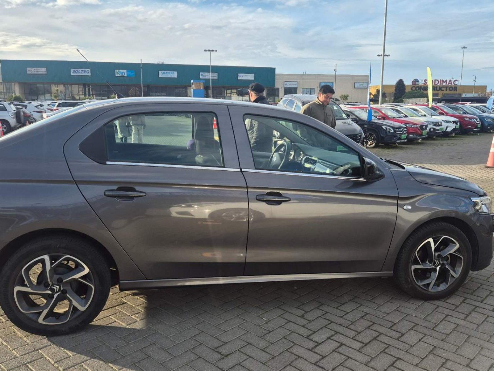 Citroën C-elysee 1.5 Feel Pack Hdi Diesel 4x2 100 Bvm Mt 4p 2024 - Foto 3 de 5