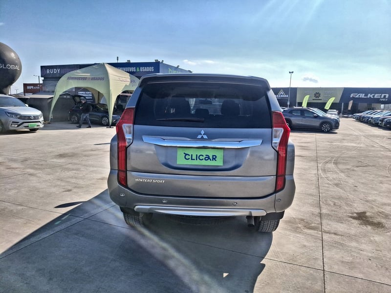 Mitsubishi Montero Sport 2.4 Diesel 4x2 Mt 5p 2020 - Imagen 6 de 8