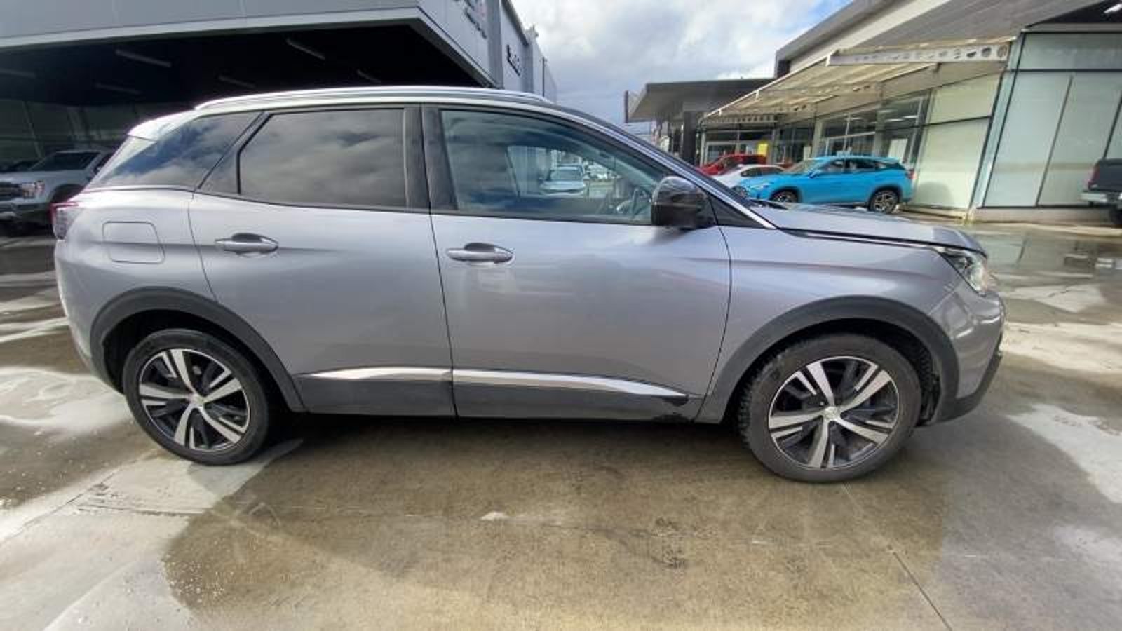 Peugeot 3008 1.5 Allure Bluehdi Diesel 4x2 130 Eat6 5p 2021 - Imagen 3 de 5