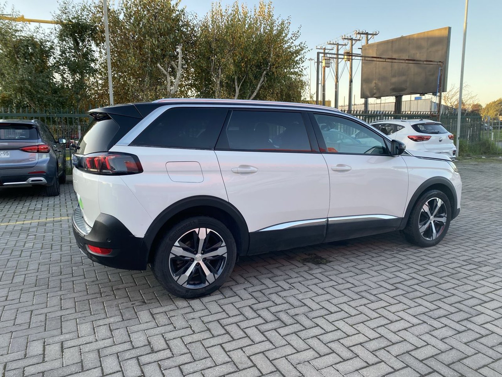 Peugeot 5008 1.5 Allure Pack Bluehdi 130 4x2 Eat8 5p 2024 - Imagen 7 de 8
