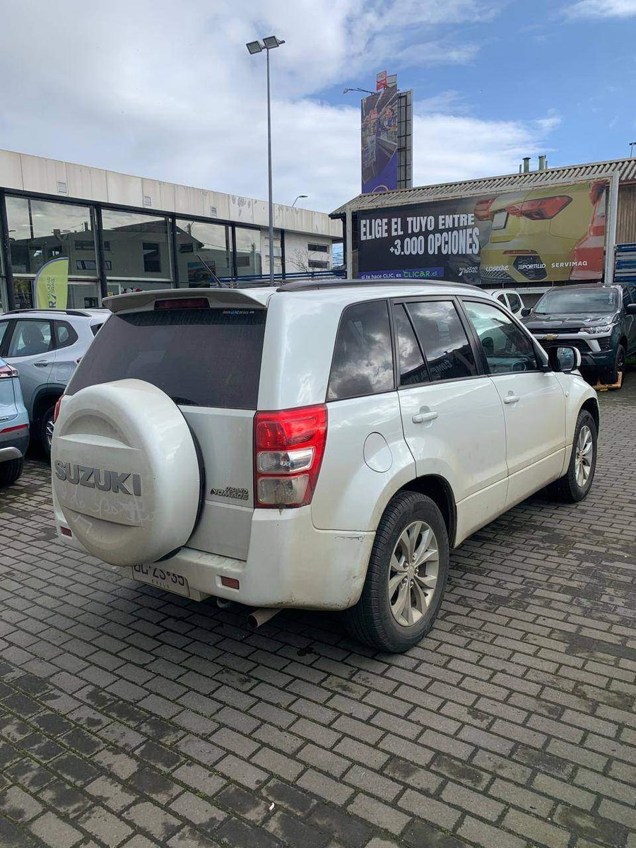 Suzuki Grand Nomade 2.4 Glx Sport 4x2 Mt 5p 2017 - Foto 4 de 8