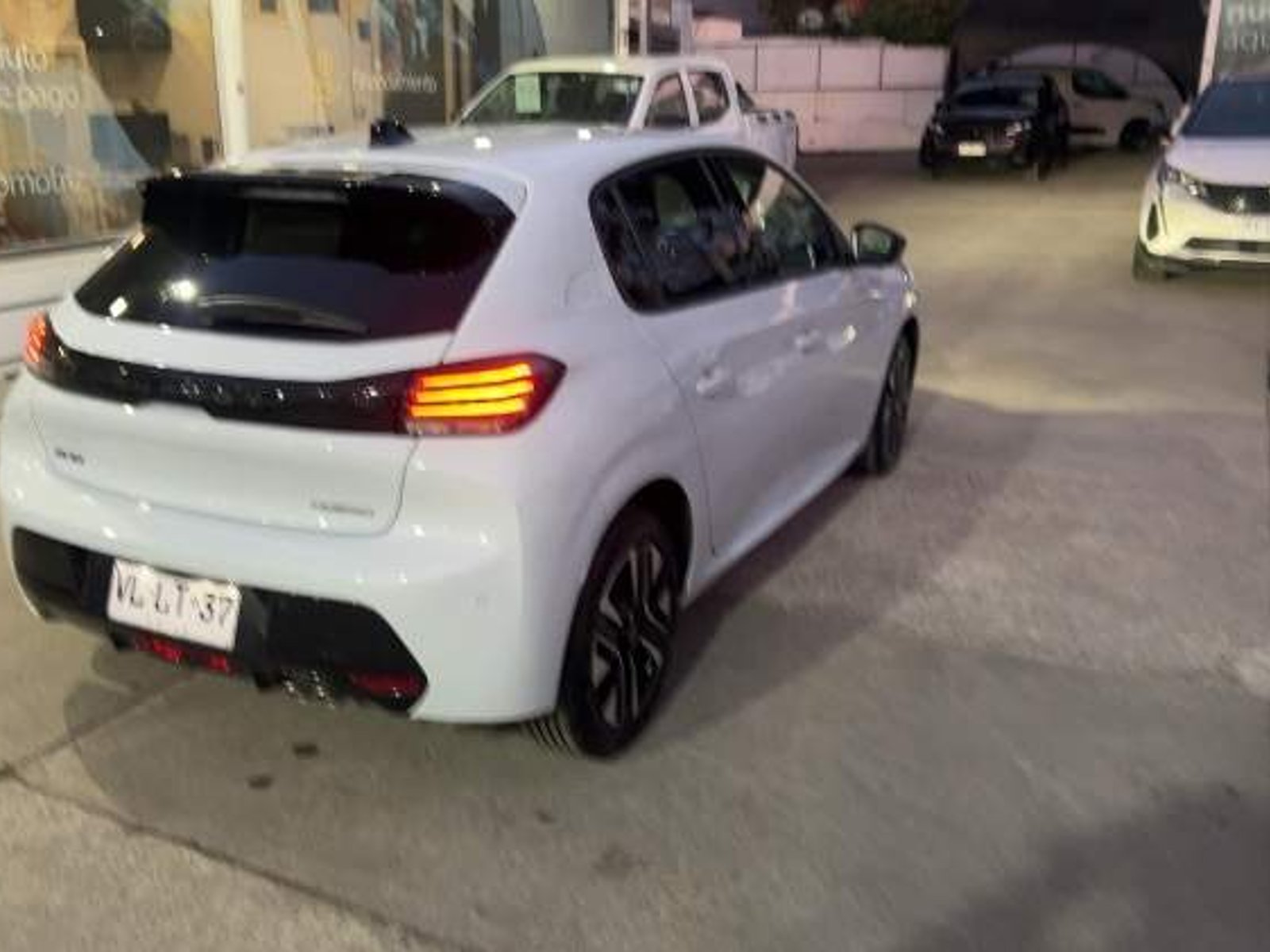 Peugeot 208 1.2 Mca Allure Mhev 136 4x2 Edct6 At 5p 2026 - Foto 4 de 5