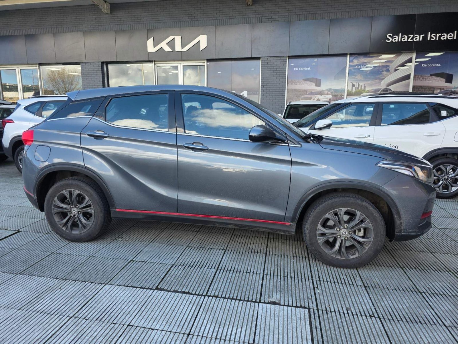 DFSK 500 1.5 Luxury 4x2 Mt 5p 2023 - Foto 2 de 4