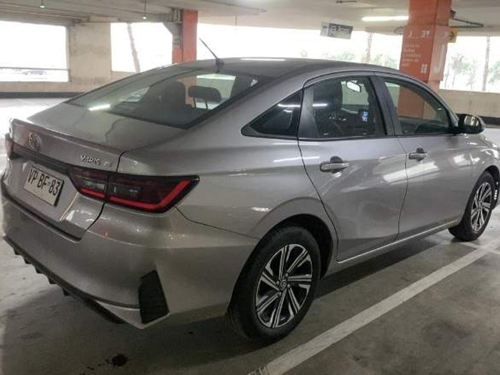 Toyota Yaris 1.5 E 4x2 Sdn Mt 4p 2026 - Foto 4 de 5