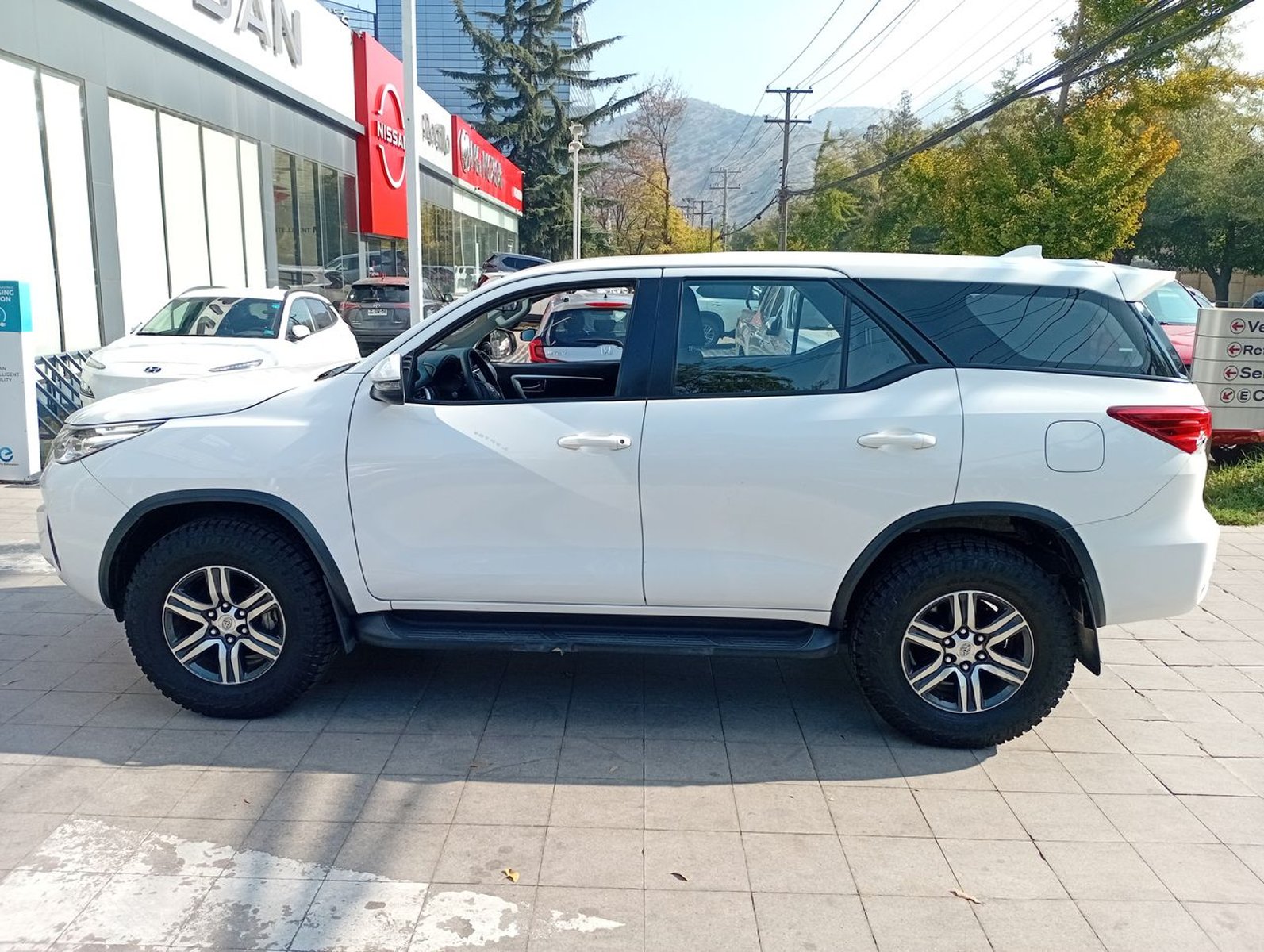 Toyota Fortunner 2.7 Sr5 4x2 At 5p 2020 - Foto 4 de 8