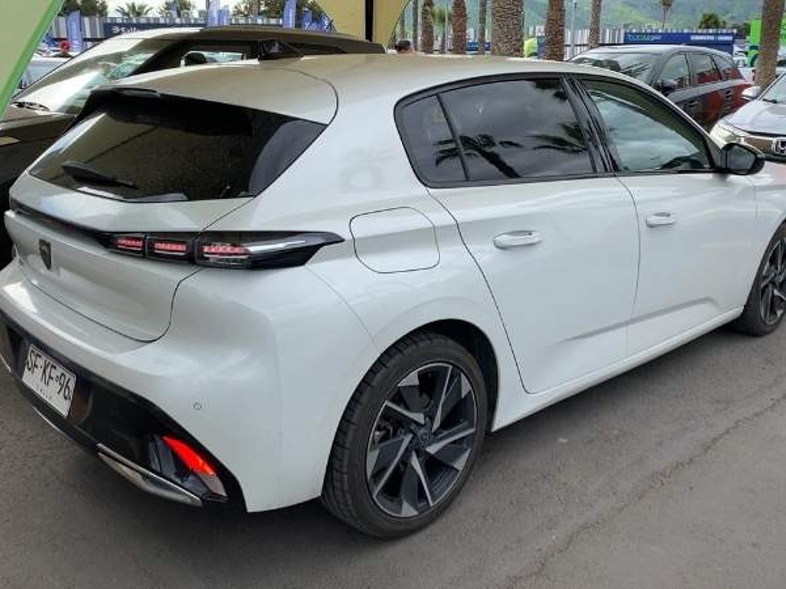 Peugeot 308 1.5 Allure Pack Bluehdi Diesel 130 4x2 Eat8 5p 2023 - Foto 4 de 5