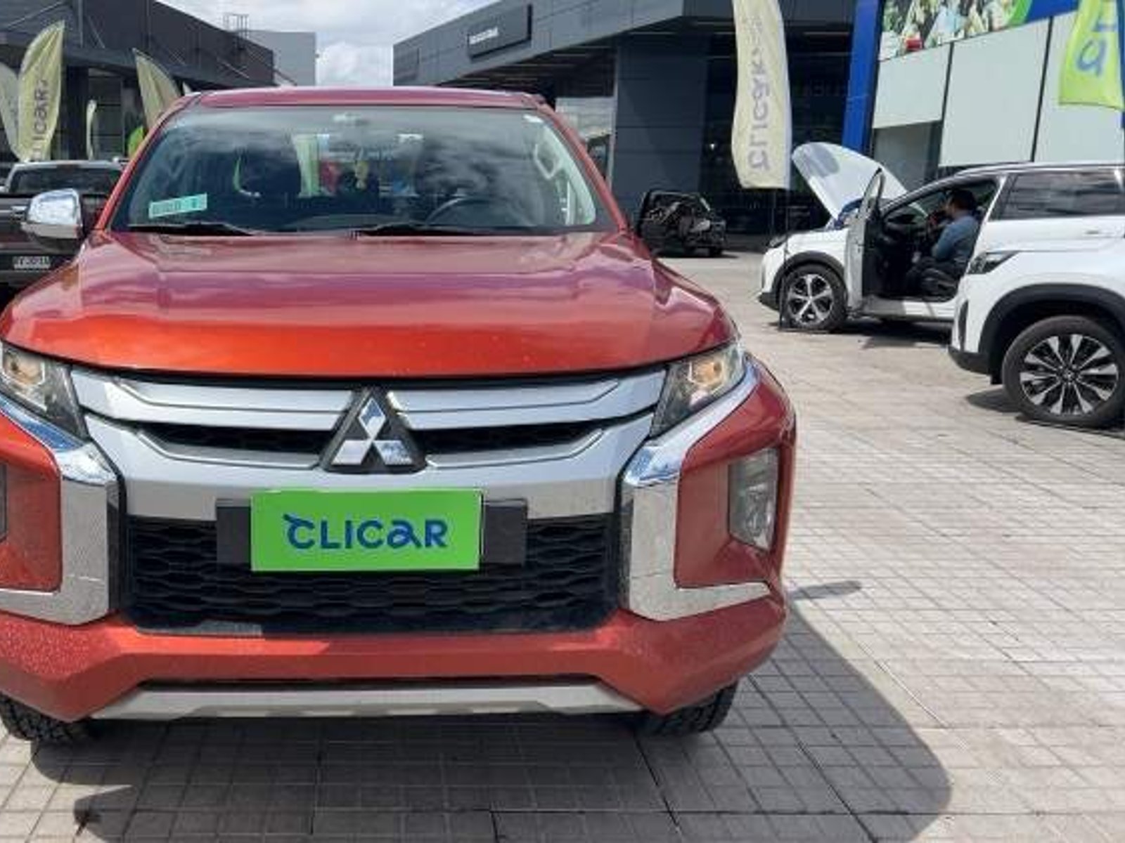Mitsubishi L200 2.4 Katana Cr Diesel Special Pack Dob. Cab. 4x2 Mt 4p 2021 - Foto 2 de 5