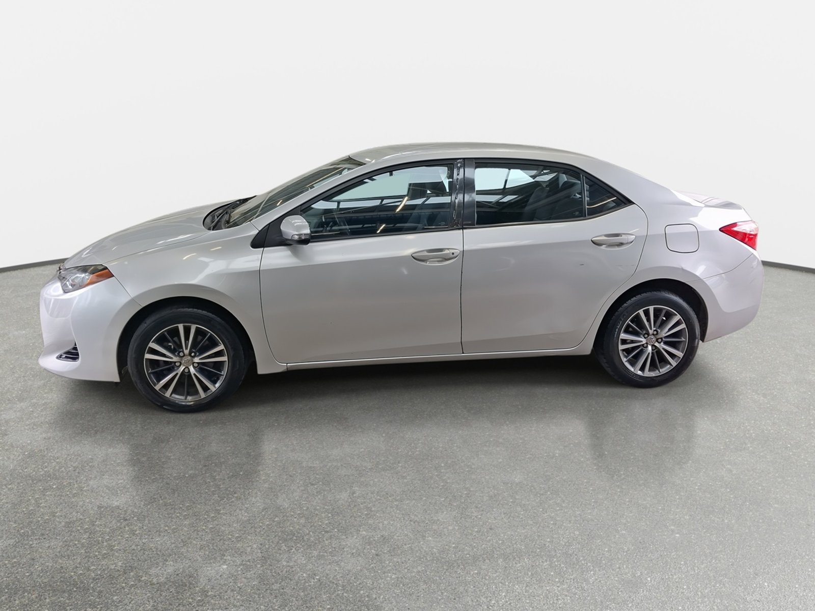 Toyota Corolla 1.8 Gl 4x2 Mt 4p 2017 - Foto 4 de 8