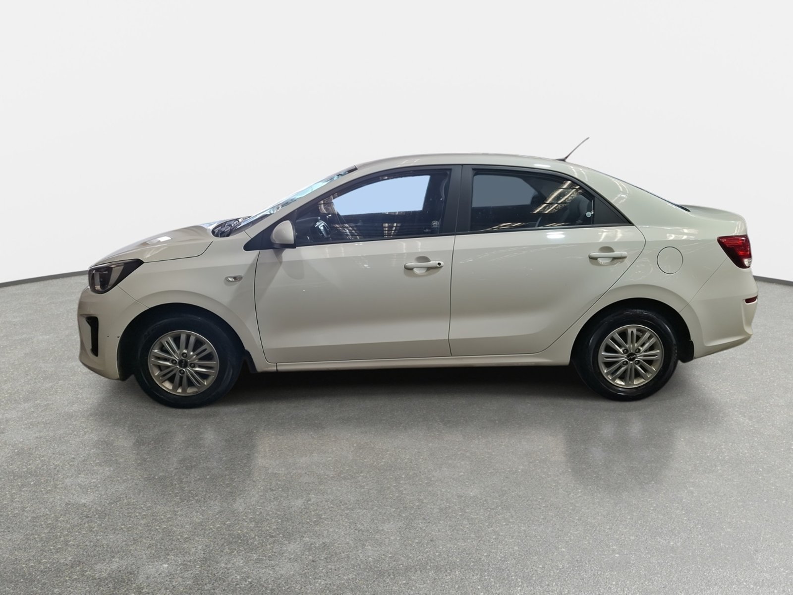 Kia Soluto 1.4 Ex Full 4x2 Mt 4p 2024 - Foto 4 de 8