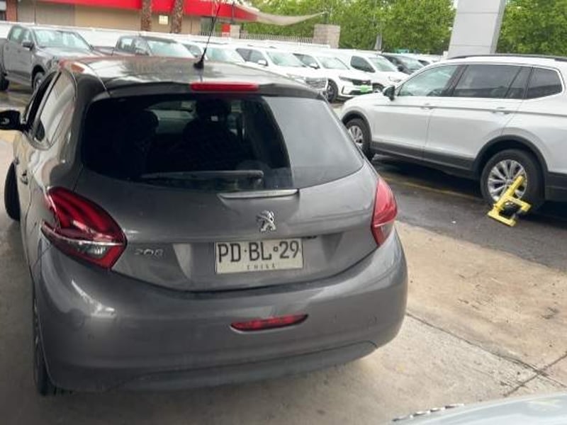 Peugeot 208 1.5 Signature+ Bluehdi Diesel 4x2 100 Mt5 5p 2020 - Imagen 5 de 5