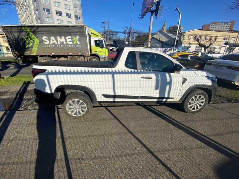 RAM 700 1.4 Slt 4x2 Cab. Sim. Mt 2p 2023 - Imagen 3 de 5