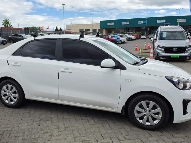 Kia Soluto 1.4 Lx Ac 4x2 Mt 4p 2023 - Imagen 3 de 5