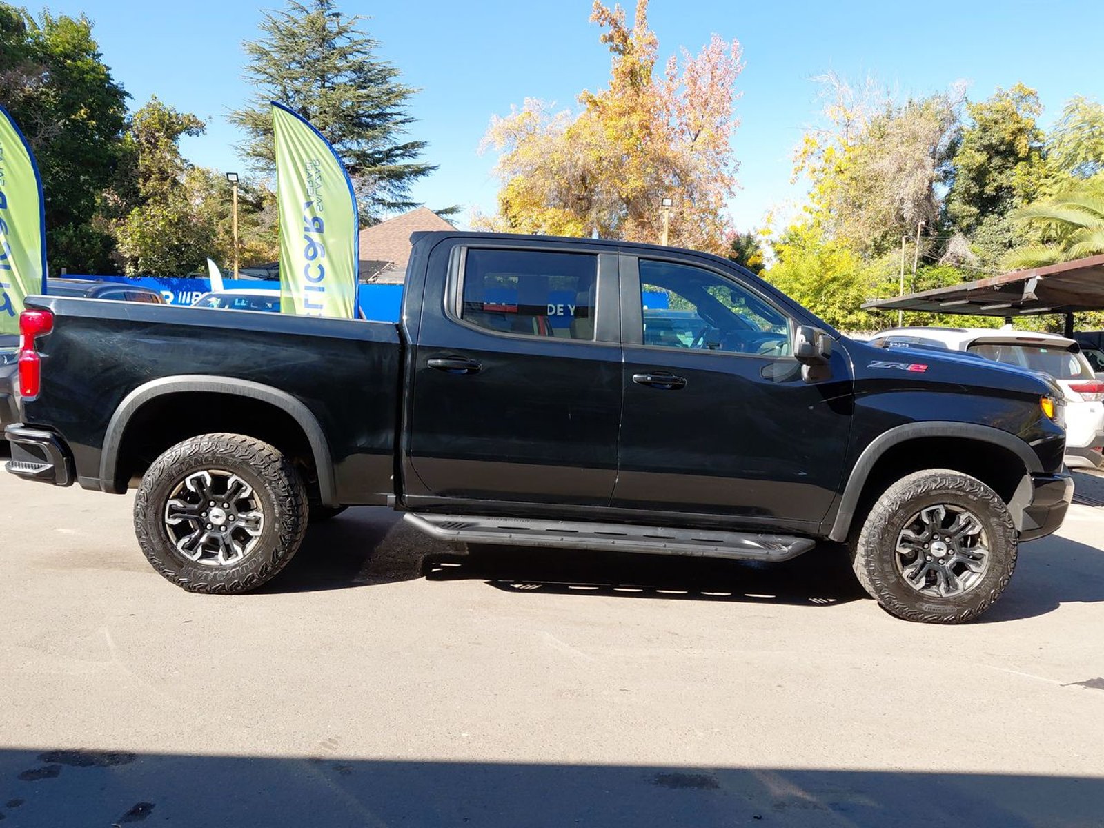 Chevrolet Silverado 6.2 Zr2 4x4 At 4p 2023 - Imagen 8 de 8