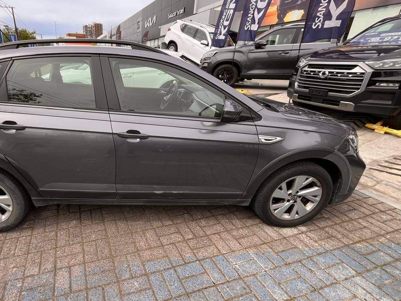 Volkswagen Nivus 1.0 Tsi Comfortline 4x2 At 5p 2023 - Imagen 3 de 5