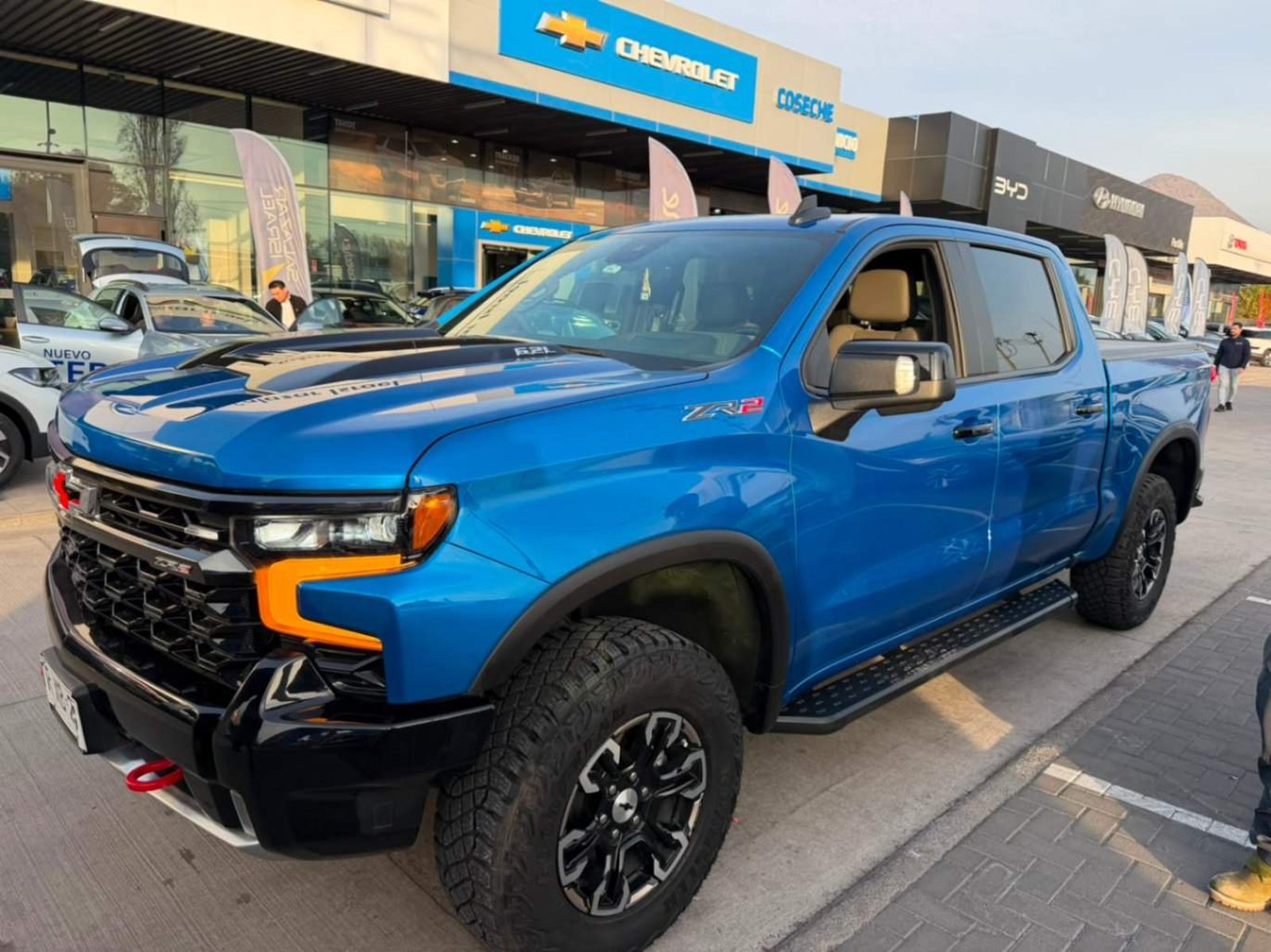 Chevrolet Silverado 6.2 Zr2 4x4 At 4p 2024 - Imagen 6 de 8