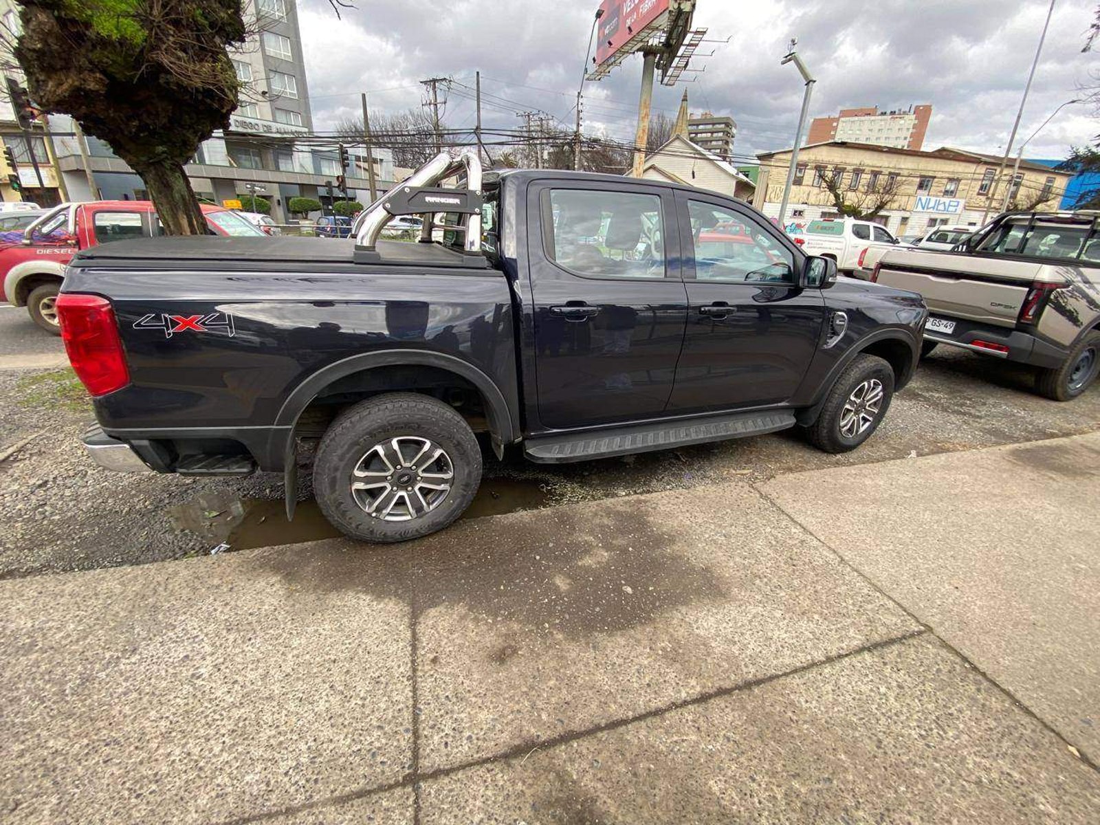 Ford Ranger 2.0 Xlt Diesel 4x4 Dob. Cab. Mt 4p 2024 - Foto 3 de 5
