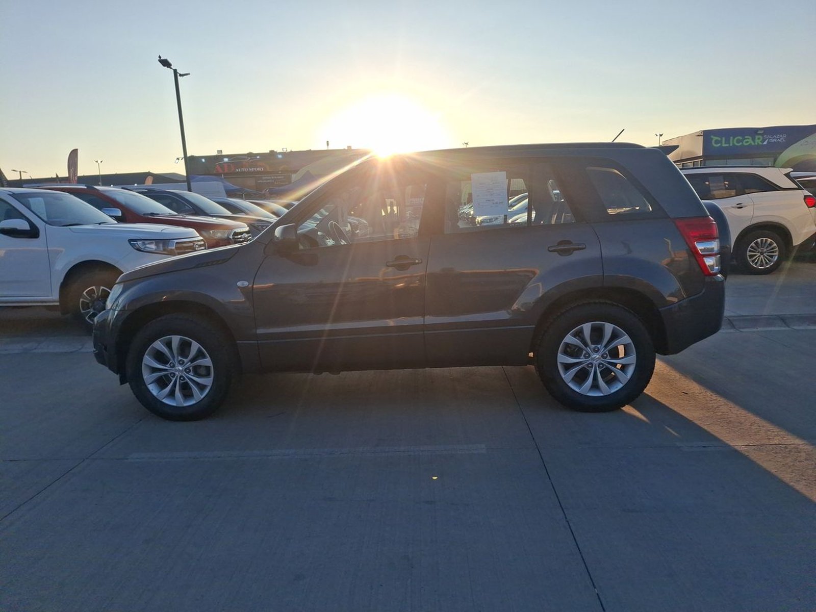 Suzuki Grand Nomade 2.4 Glx Sport 4x2 Mt 5p 2018 - Foto 4 de 8