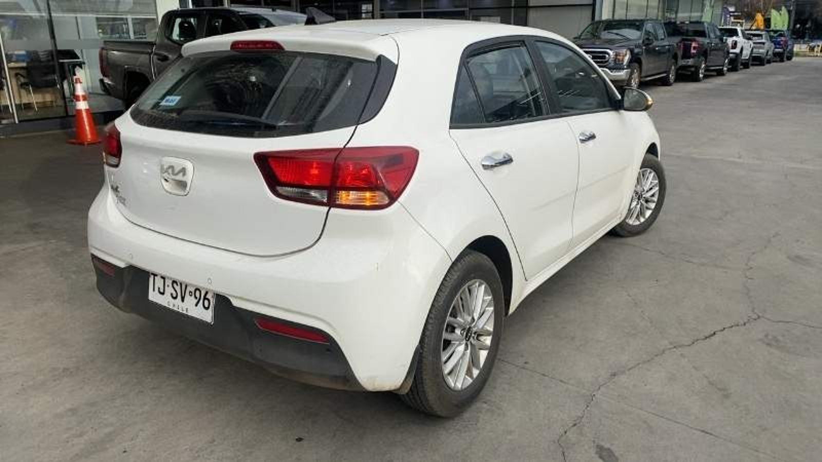 Kia Rio 5 1.4 Ex Full 4x2 Hb Ri 6mt 5p 2024 - Imagen 3 de 4