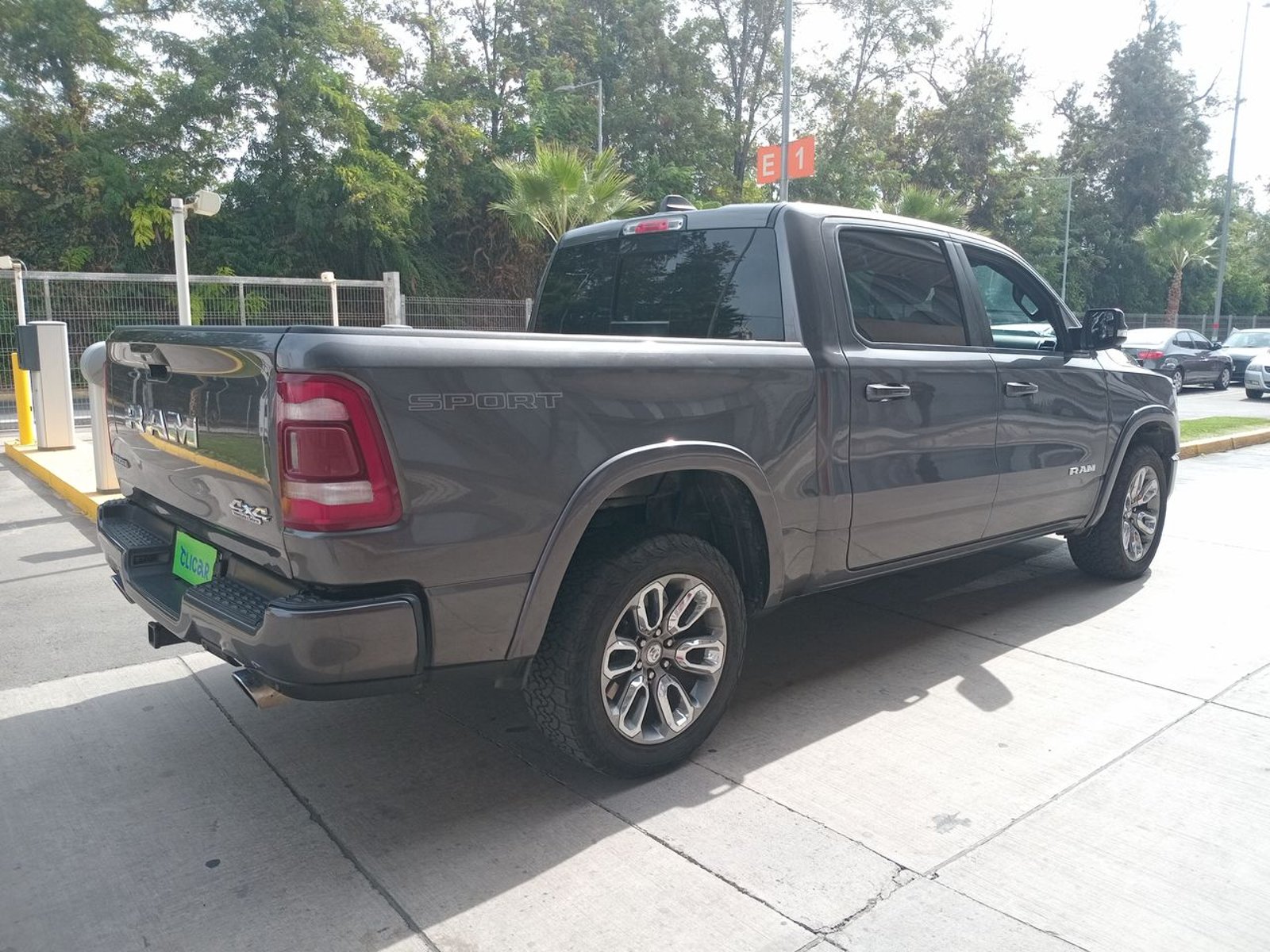 Ram 1500 5.7 Laramie Sport At 4p 2022 - Imagen 7 de 8