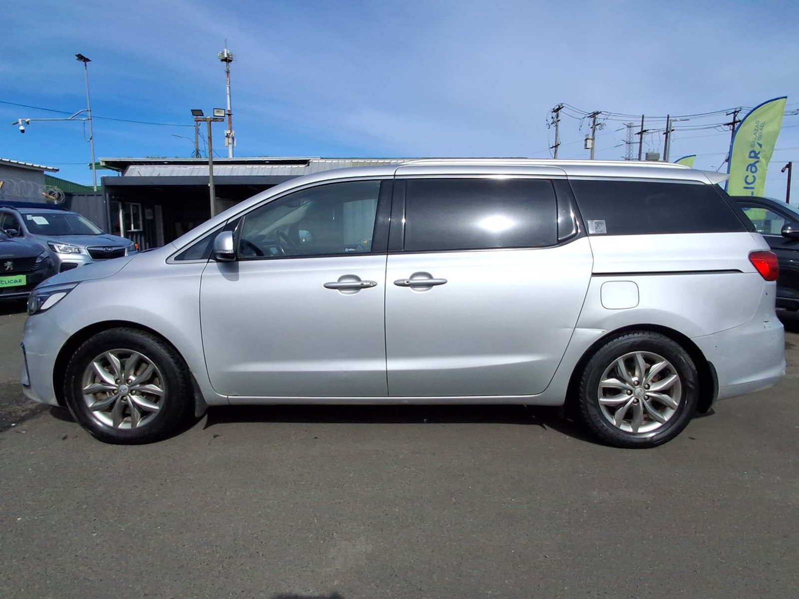 Kia Grand Carnival 2.2 Ex Limited Diesel 4x2 8at 5p 2020 - Imagen 4 de 7