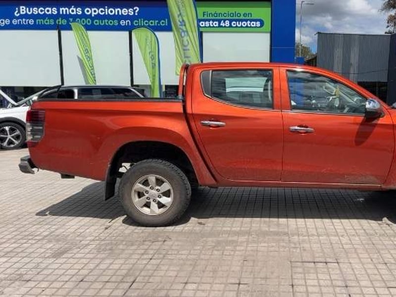 Mitsubishi L200 2.4 Katana Cr Diesel Special Pack Dob. Cab. 4x2 Mt 4p 2021 - Imagen 3 de 5