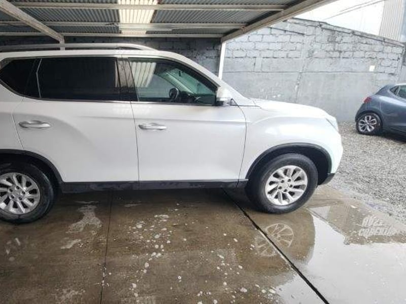 SsangYong Rexton 2.2 Diesel Yrx301 4x2 Mt 5p 2020 - Imagen 3 de 5