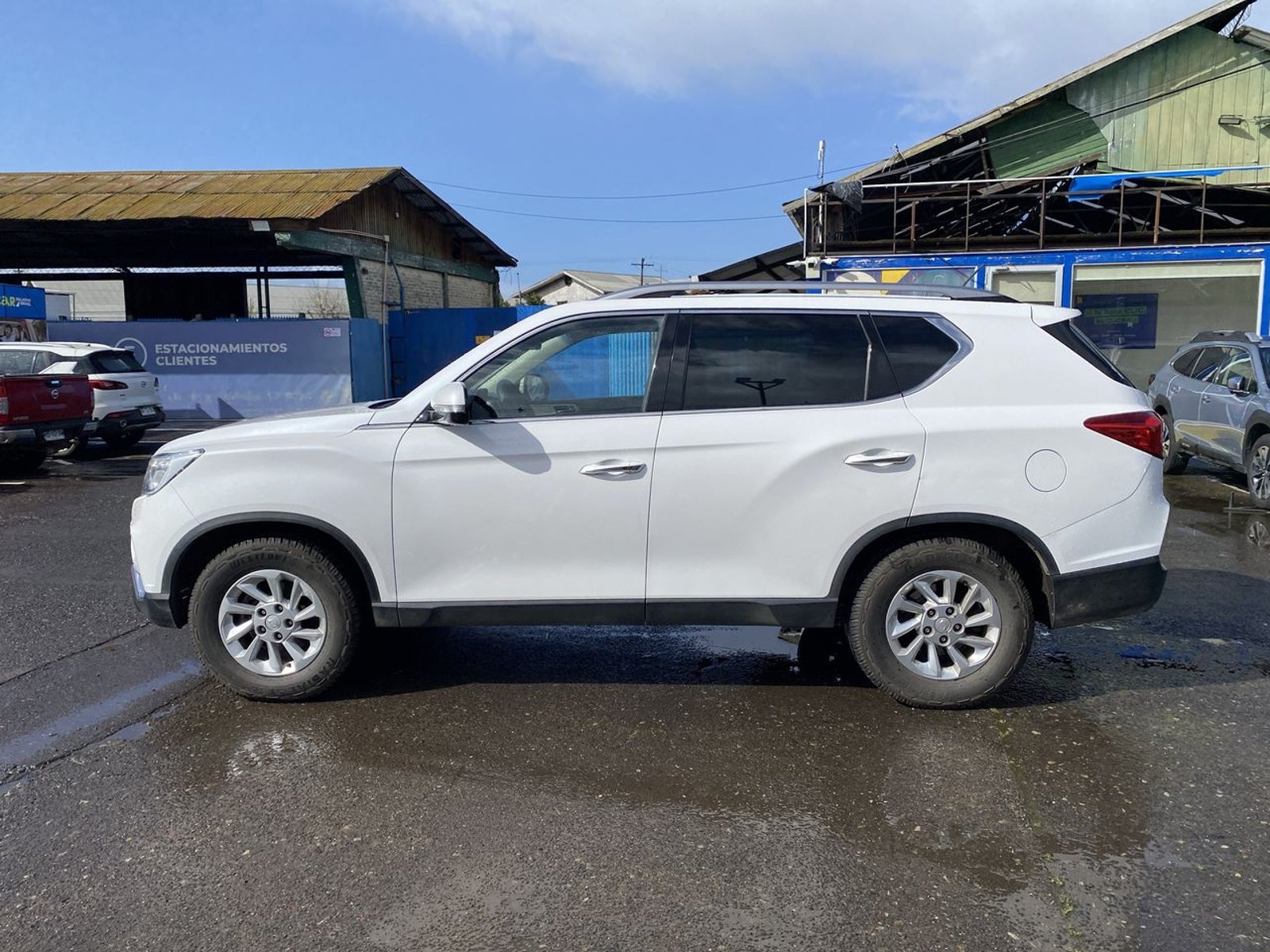 SsangYong Rexton 2.2 Diesel 4x2 Yrx201 At 5p 2019 - Foto 4 de 8