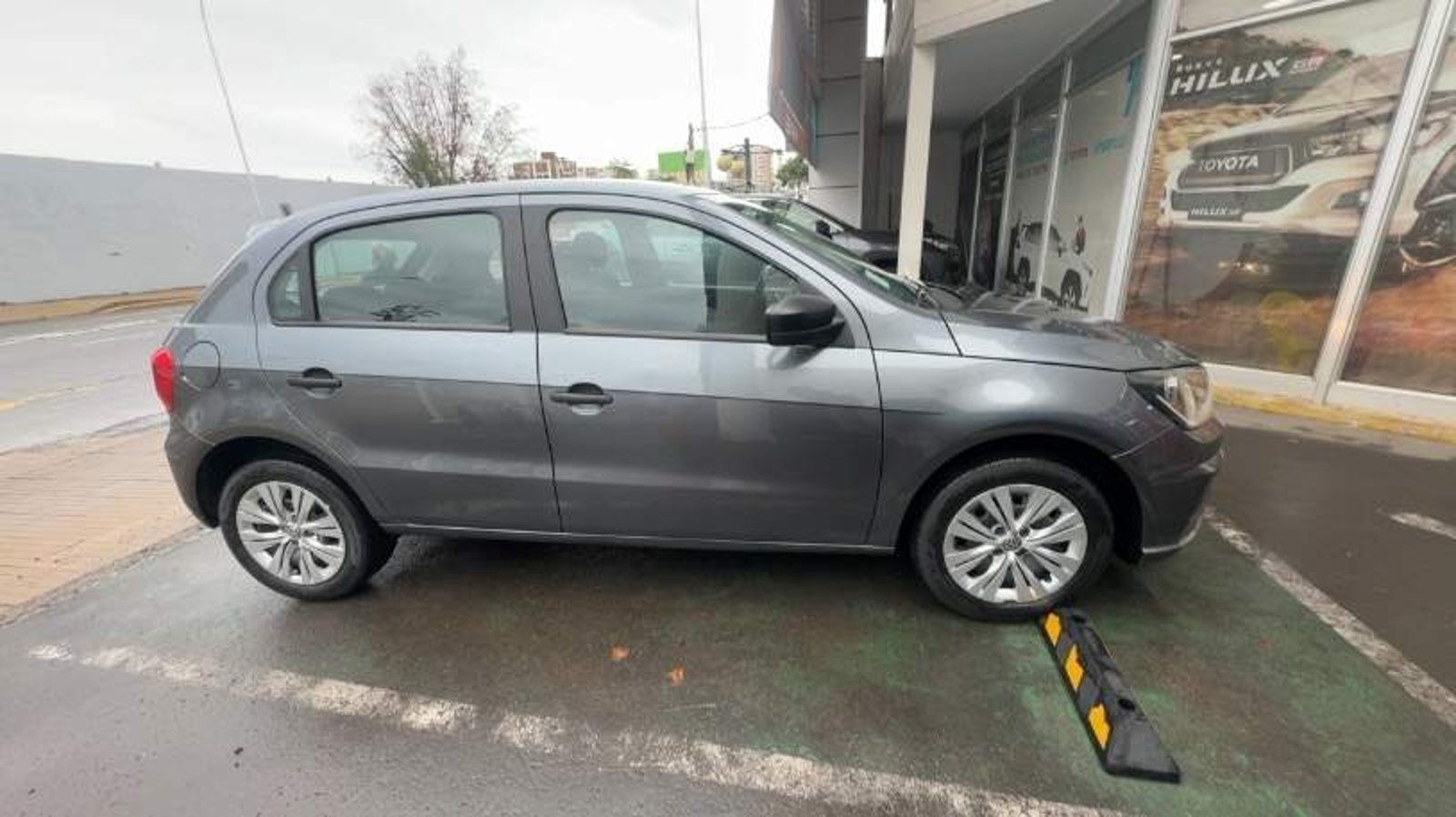 Volkswagen Gol 1.6 Comfortline 4x2 Mt 5p 2021 - Imagen 3 de 5