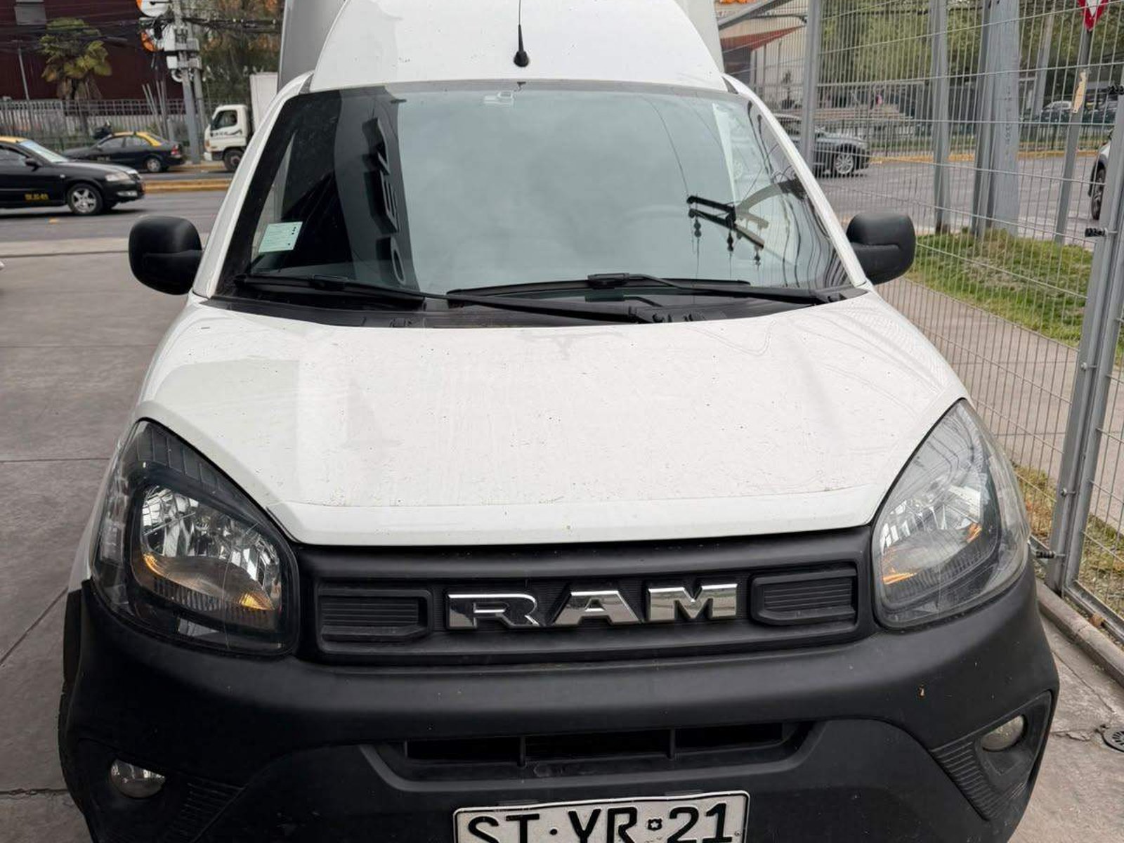 RAM Van 700 1.4l Rapid St 4x2 Mt 3p 2023 - Foto 2 de 5
