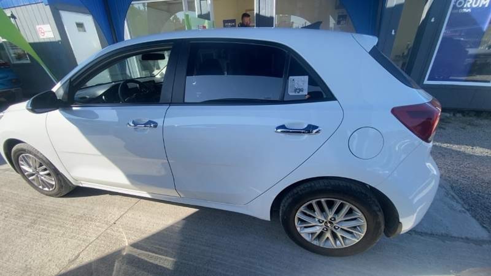 Kia Rio 5 1.4 Ex Full 4x2 Hb Ri 6mt 5p 2023 - Imagen 8 de 8