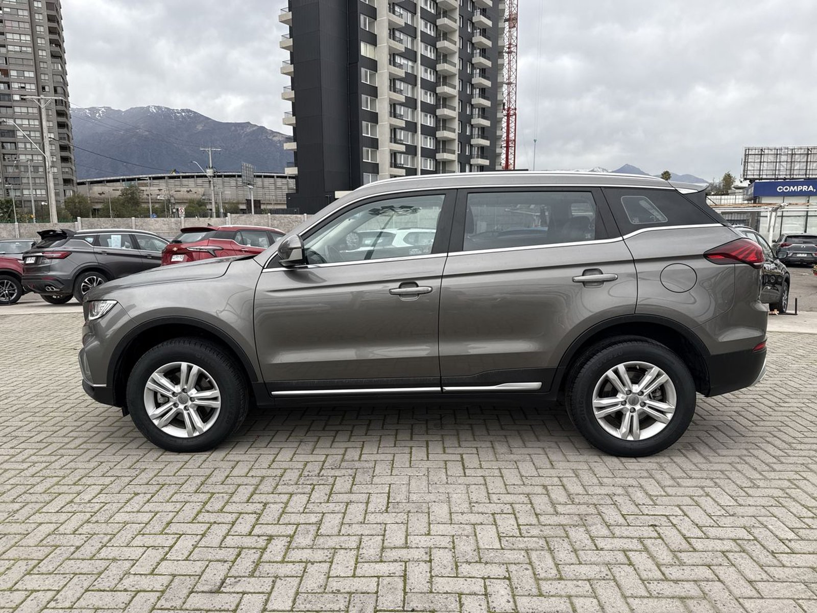 Geely Azkarra 1.5t Comfort 4x2 6at 5p 2022 - Foto 4 de 8