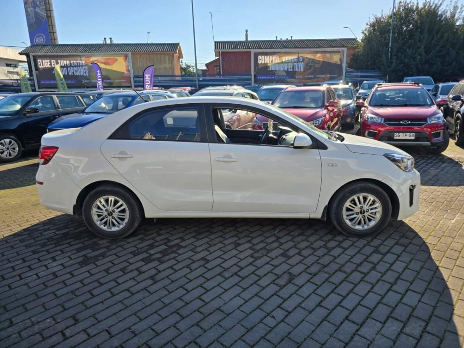 Kia Soluto 1.4 Ex Full 4x2 Mt 4p 2023 - Foto 3 de 7