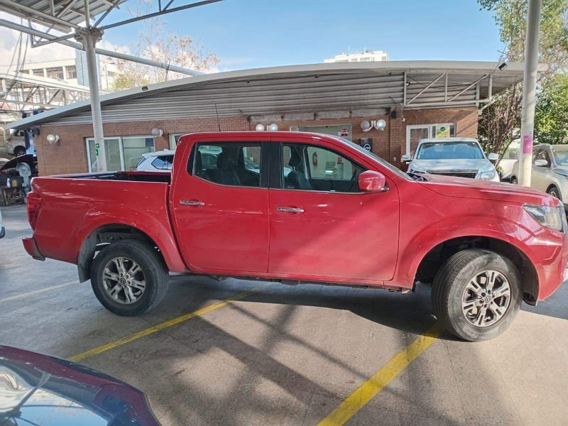 Nissan Navara 2.3d Xe Diesel 4x2 Dob.cab. Mt 4p 2024 - Imagen 3 de 5