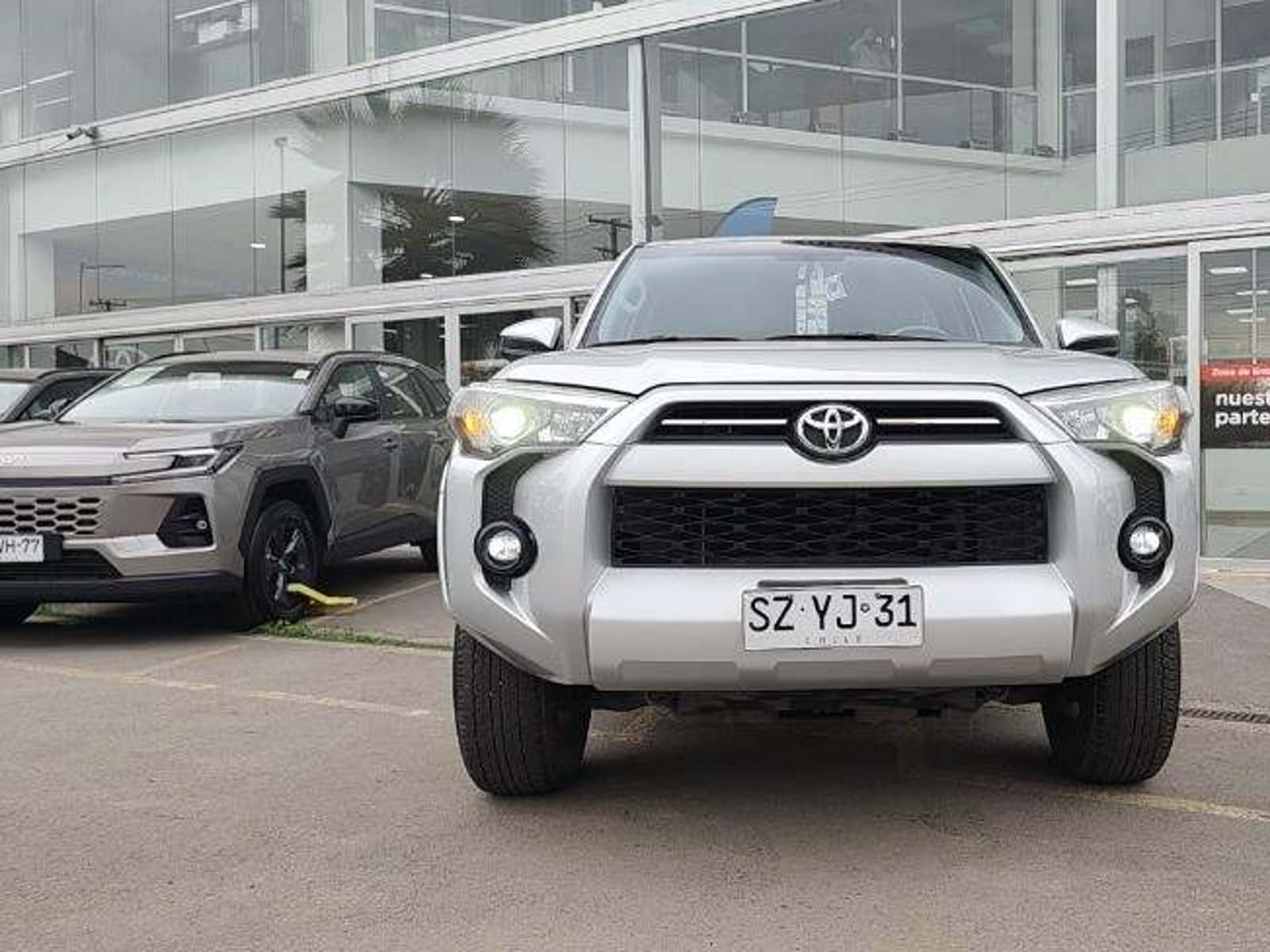 Toyota 4runner 4.0 Sr5 Connected Euro V 4x4 At 5p 2023 - Foto 2 de 5
