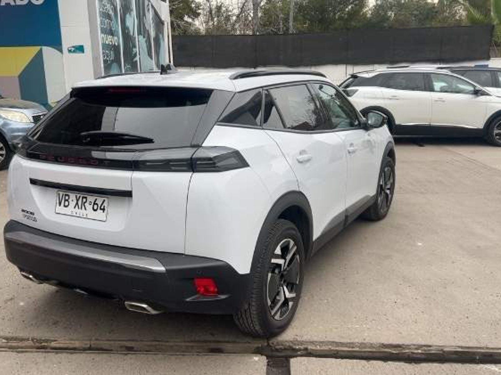 Peugeot 2008 1.2 Allure Pack Puretech 130hp 4x2 Mt 5p 2025 - Foto 4 de 5