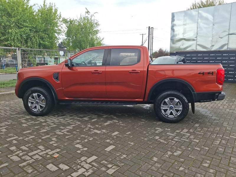 Ford Ranger 2.0 Xls Diesel 4x4 Dob. Cab. Mt 4p 2024 - Imagen 4 de 8