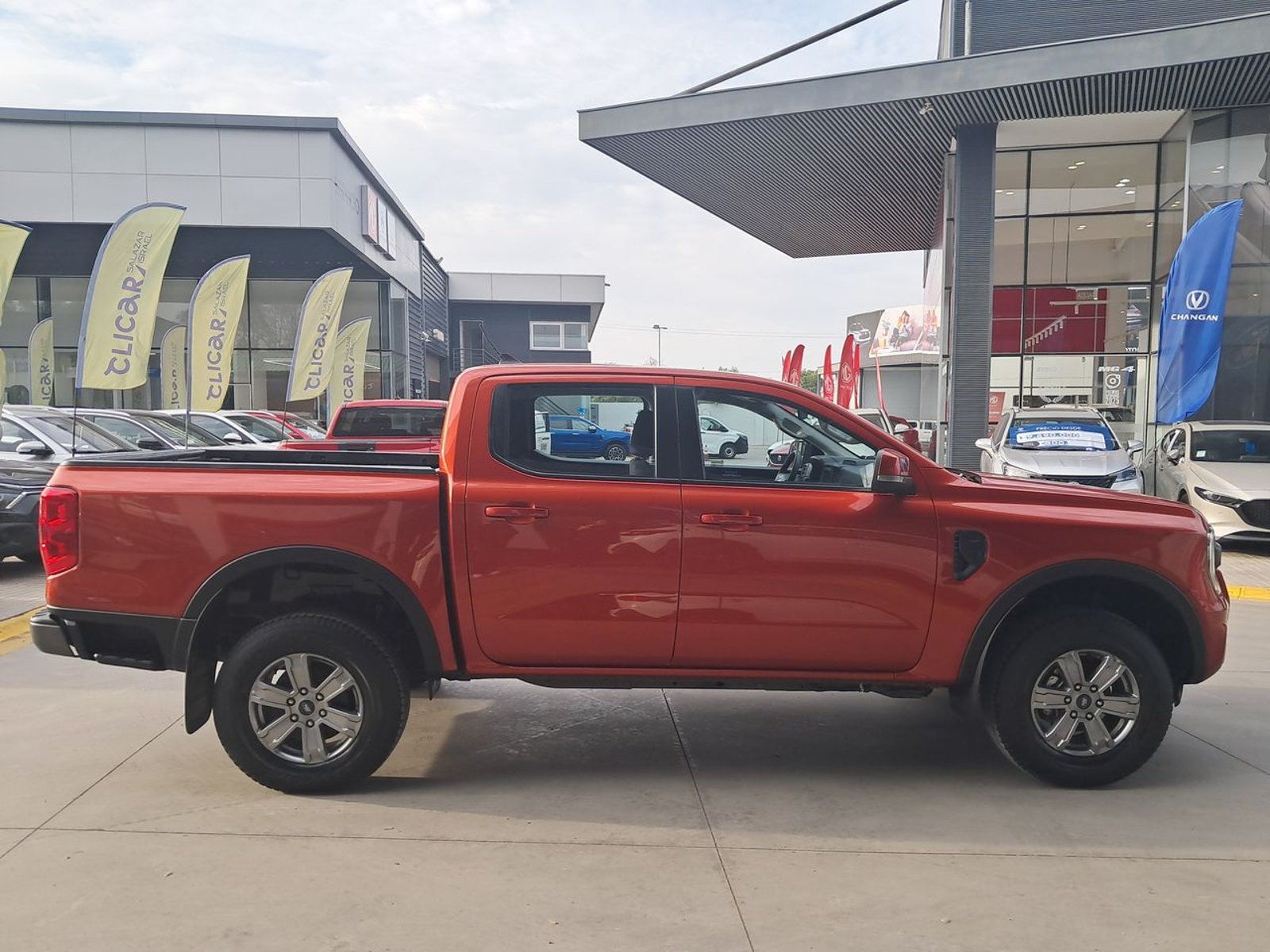 Ford Ranger 2.0 Xls Diesel 4x2 Dob. Cab. Mt 4p 2025 - Imagen 8 de 8