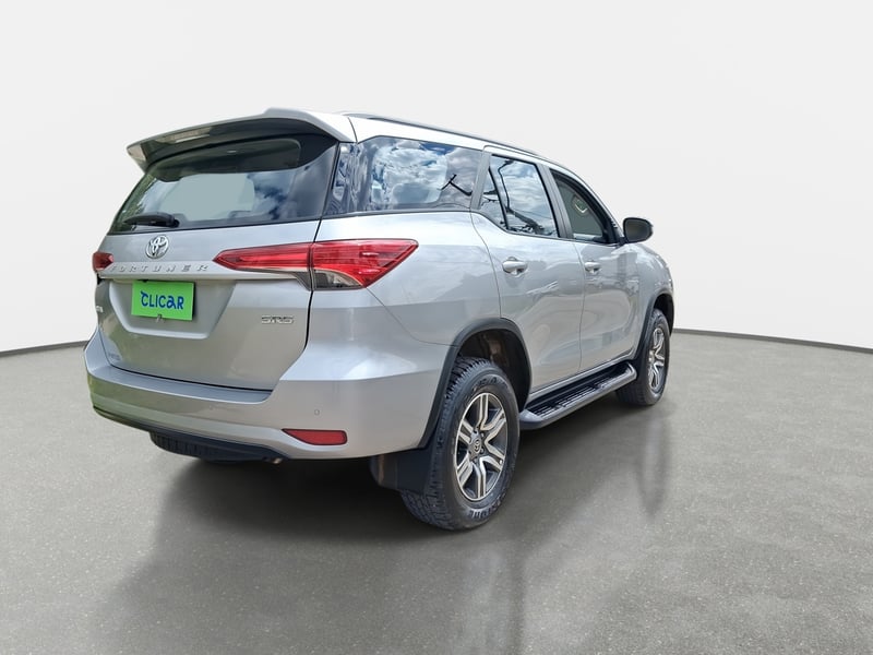 Toyota Fortunner 2.8 Sr5 Tdi Diesel 4x4 Mt 5p 2024 - Imagen 6 de 7