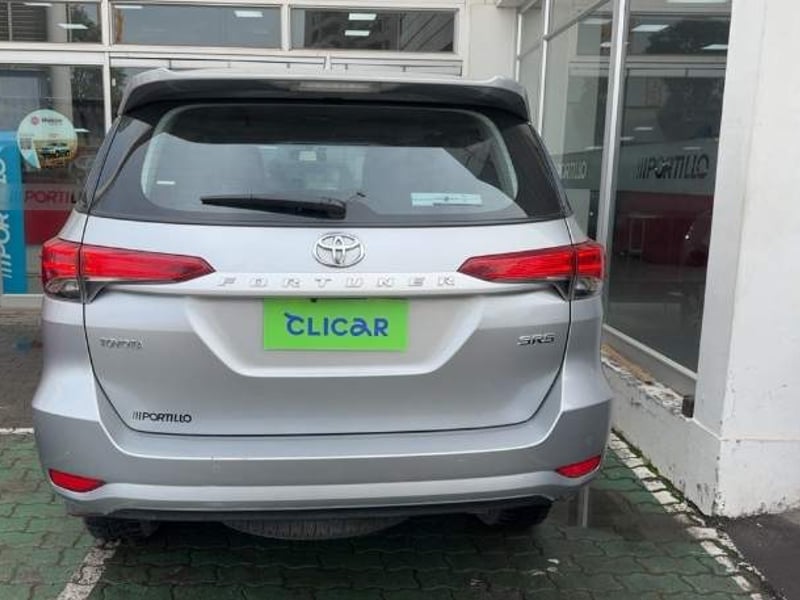 Toyota Fortunner 2.8 Sr5 Tdi Diesel 4x4 Mt 5p 2024 - Imagen 5 de 5