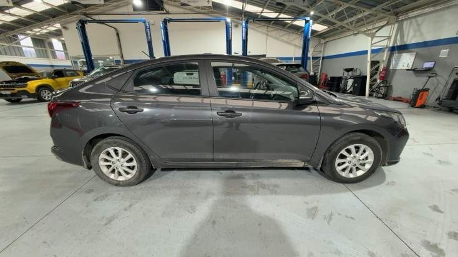 Hyundai Accent 1.4 Hci Value 4x2 Mt 4p 2021 - Foto 3 de 8