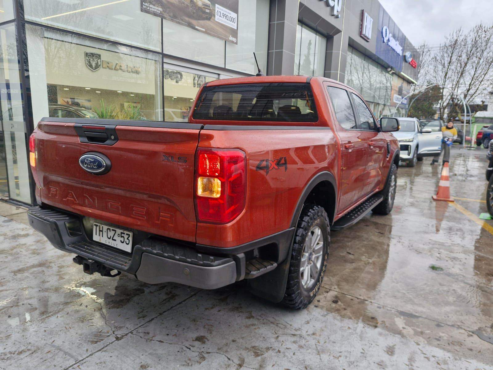 Ford Ranger 2.0 Xls Diesel 4x4 Dob. Cab. Mt 4p 2024 - Foto 4 de 5