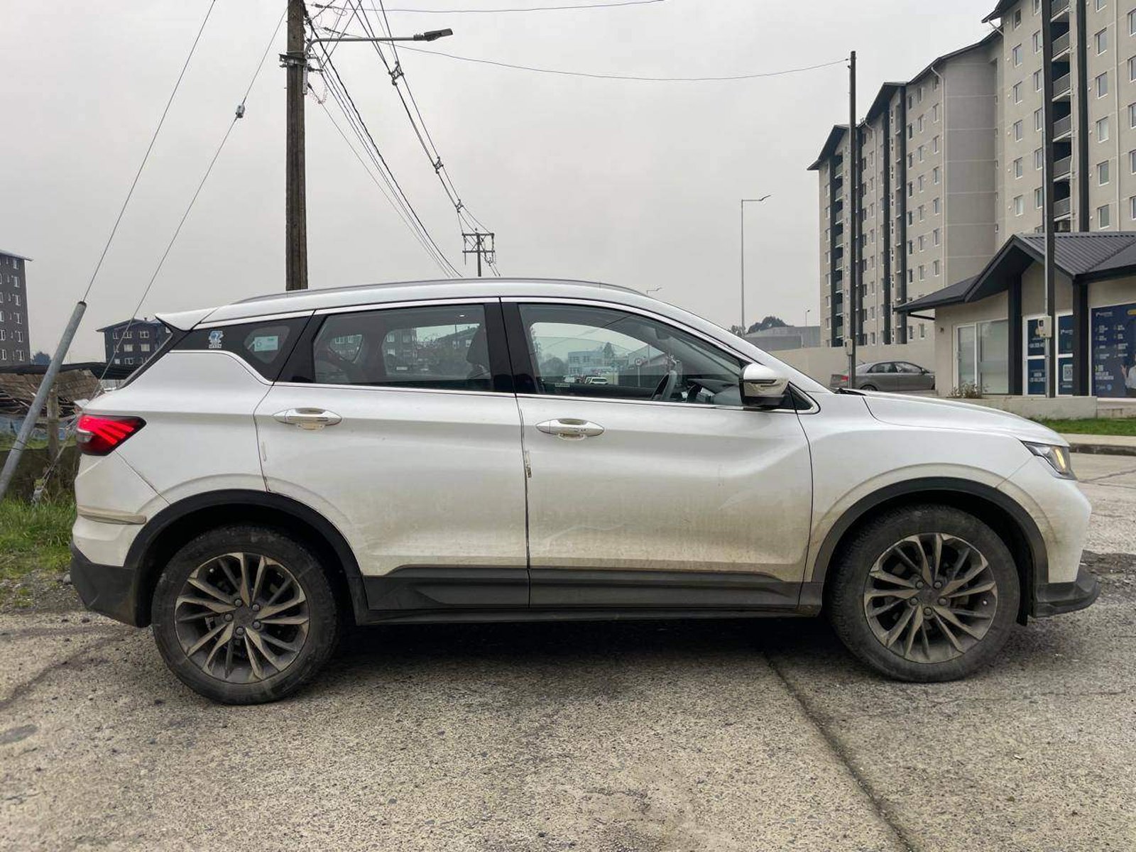 Geely Coolray 1.5 Gk Exclusive 4x2 At 5p 2023 - Foto 3 de 5