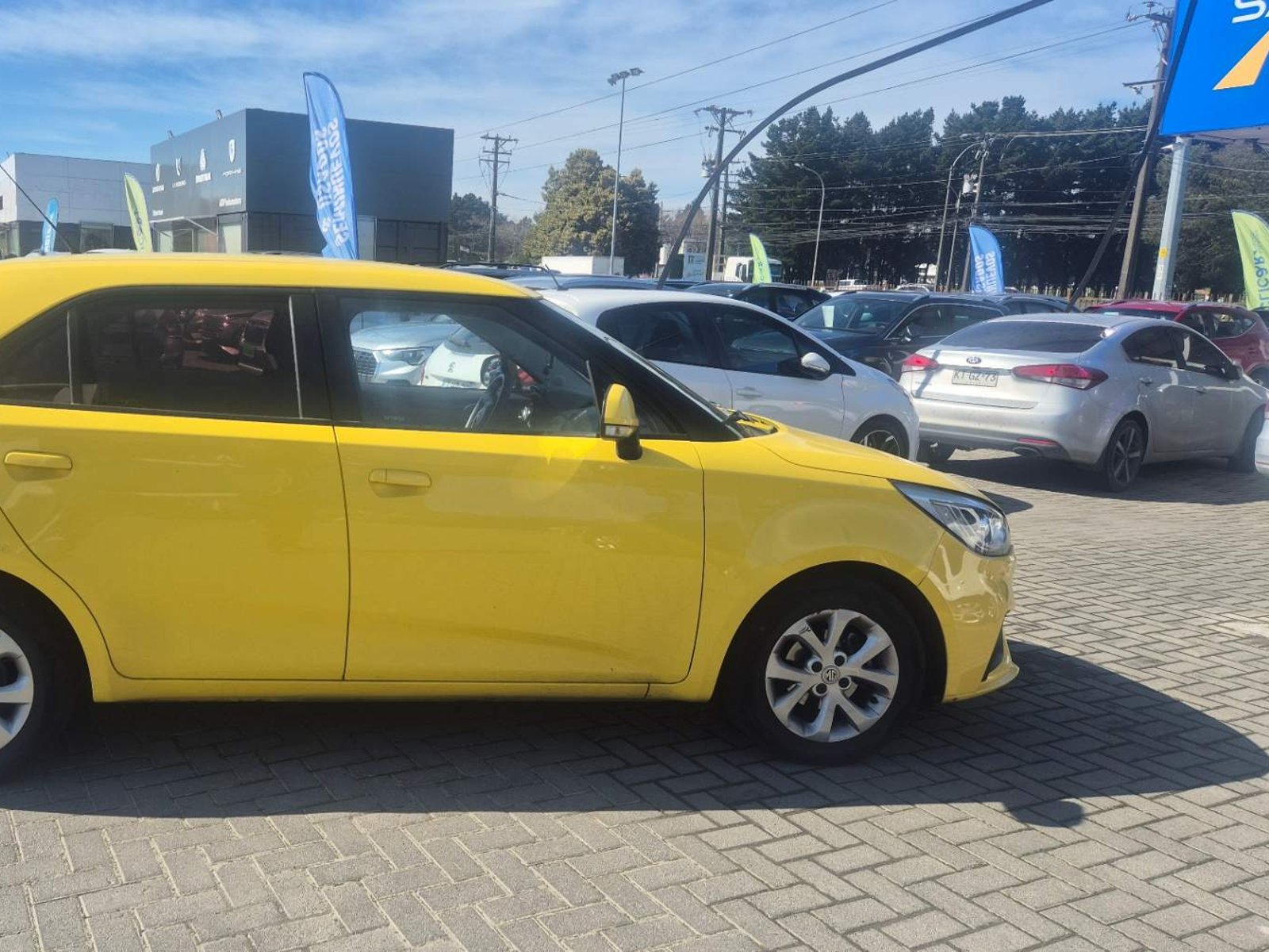 MG Mg 3 1.5 Std 4x2 Hb Mt 5p 2023 - Foto 3 de 5