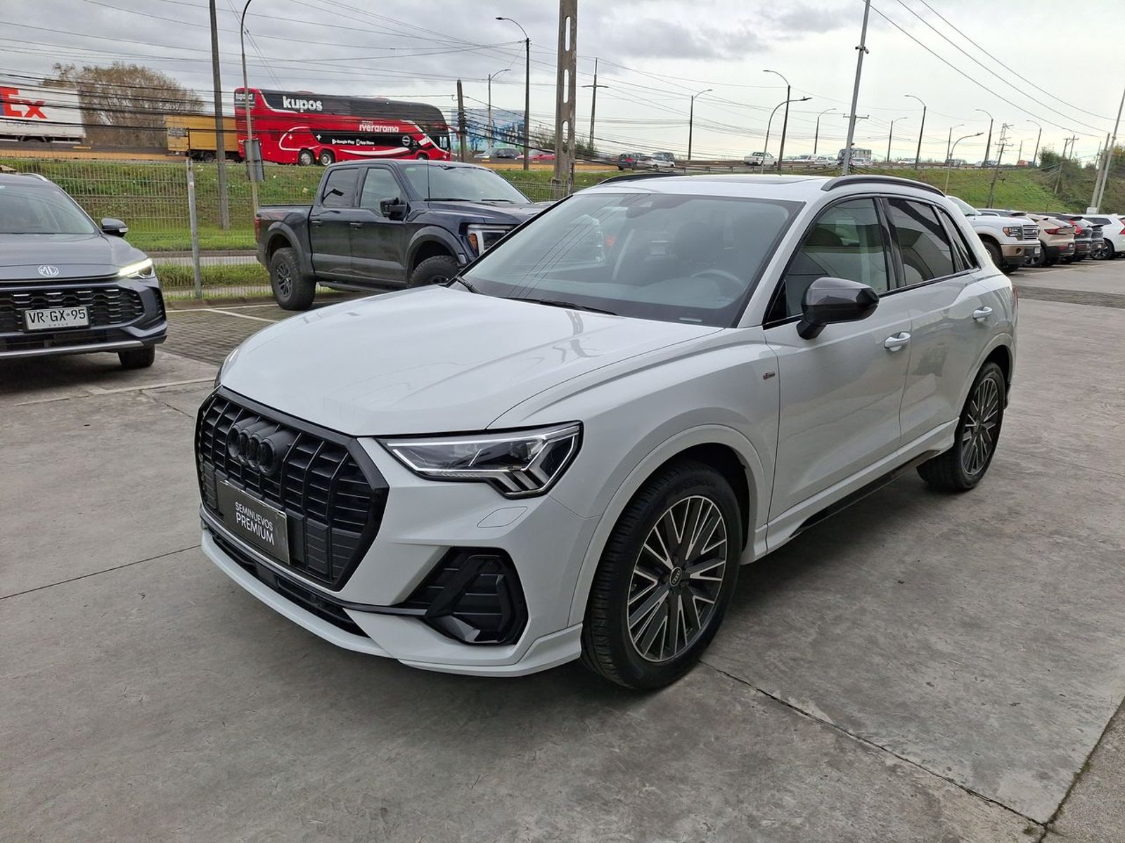 Audi Q3 1.4 35 Tfsi Sport Dark Edition 4x2 S-tronic At 5p 2024 - Foto 3 de 8