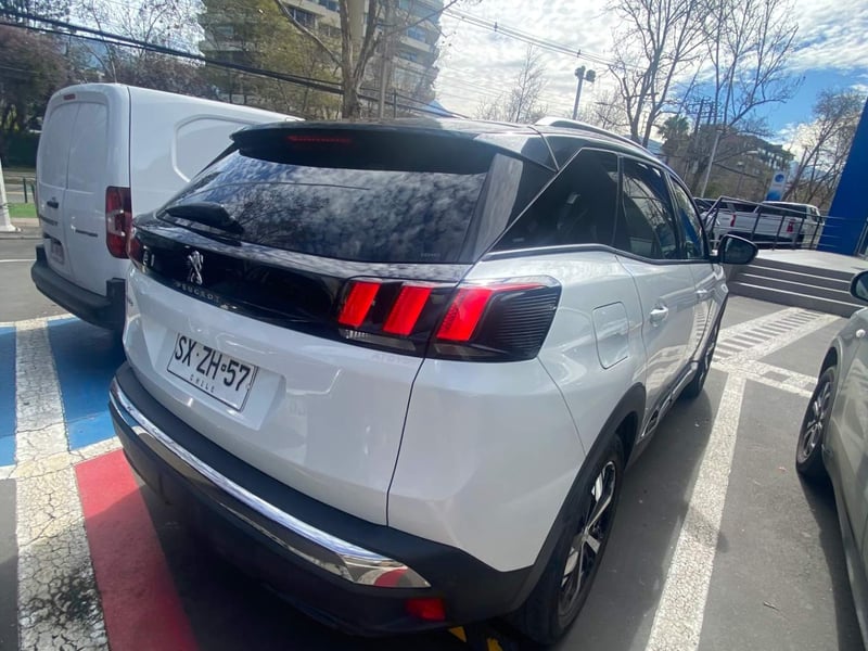 Peugeot 3008 1.5 Allure Pack Bluehdi 130 4x2 Eat8 5p 2023 - Imagen 4 de 5