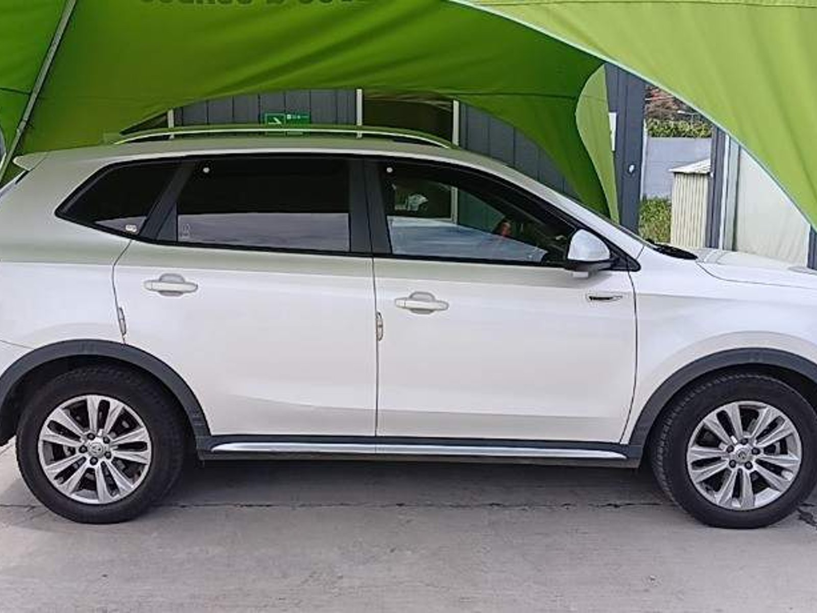 MG Mg Rx5 1.5t Dlx 2wd Mt 5p 2022 - Foto 3 de 5