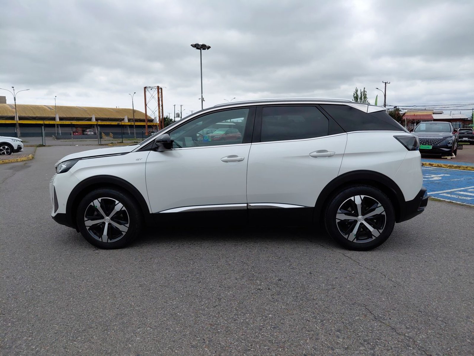Peugeot 3008 1.5 Gt Bluehdi 4x2 130 Eat8 5p 2022 - Foto 4 de 8